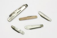 Lot 65 - A 9ct gold folding penknife and four silver and mother of pearl fruit knives