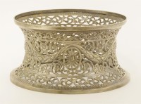 Lot 593 - An Victorian Irish silver dish ring