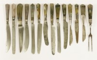 Lot 447 - A group of thirteen knives