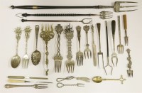 Lot 457 - Toasting forks and miscellaneous flatware