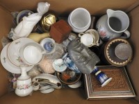 Lot 283 - A collection of mixed ceramics