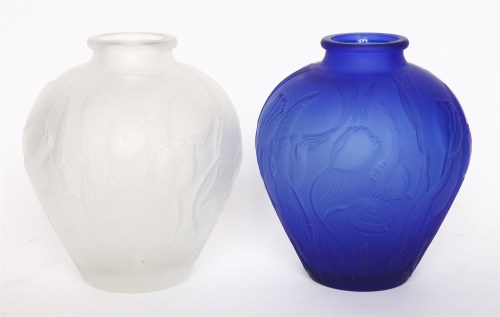 Lot 122 - Two modern Lalique-style vases