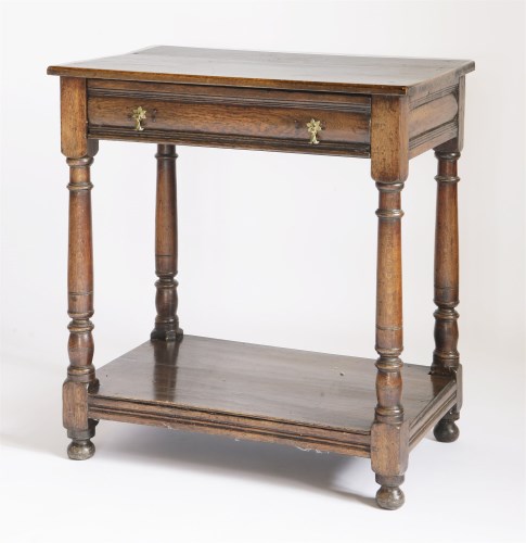 Lot 112 - A reproduction oak side table