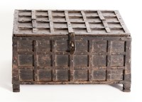 Lot 95 - An oak tabletop deed box
