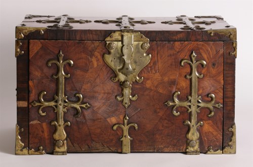 Lot 173 - A kingwood coffer fort (strong box)