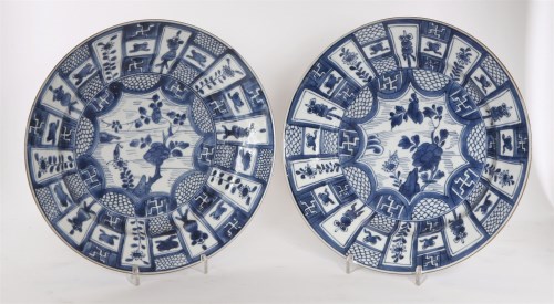 Lot 163 - A pair of Chinese blue and white plates