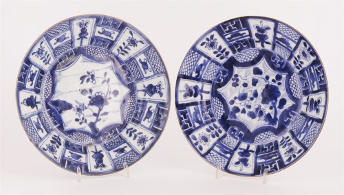 Lot 164 - A pair of Chinese kraak porcelain blue and white plates