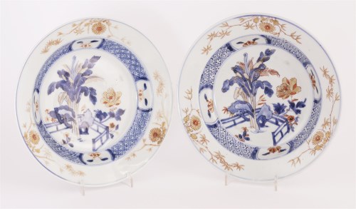 Lot 167 - A pair of Chinese porcelain bowls