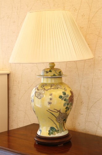 Lot 140 - A modern Chinese vase table lamp