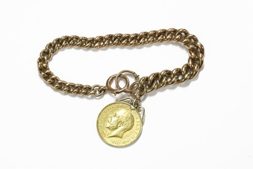 Lot 1012 - A gold graduated hollow curb link bracelet with hard soldered bale sovereign