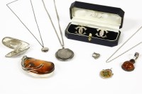 Lot 1104 - A collection of silver items to include a silver amber cabochon pendant