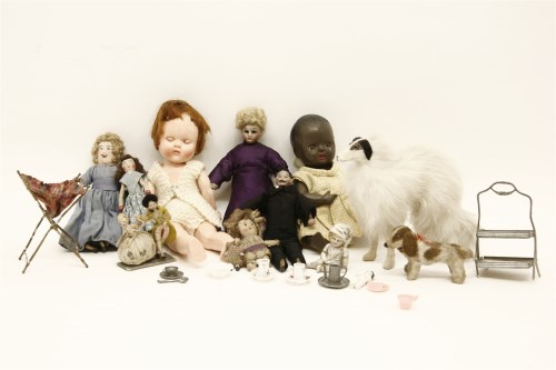 Lot 1114 - A group of dolls and dolls house toys
