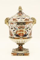 Lot 1215 - A Chamberlains Worcester vase and cover