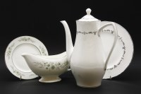 Lot 374 - A Wedgwood and Worcester dinner service