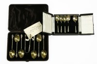Lot 165 - A cased set of six silver apostle spoons and tongs