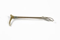 Lot 5 - A three colour gold riding crop marked 15ct and Plat