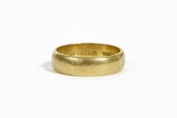Lot 38I - A 22ct gold wedding ring