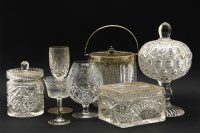 Lot 292 - A collection of glassware