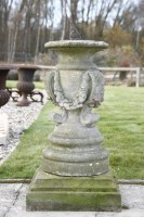 Lot 724 - A reconstituted stone sundial