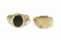 Lot 286 - A gentleman's 9ct gold onyx oval plaque signet ring (shank split right through)