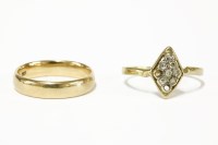 Lot 284 - An 18ct gold wedding ring