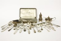 Lot 333 - A collection of silver items