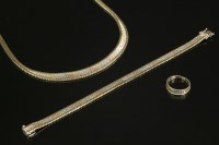 Lot 771 - A 9ct three colour gold necklace