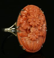 Lot 202 - An Art Deco single stone coral ring