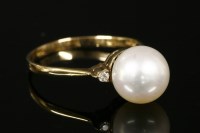 Lot 712 - A 14ct gold cultured pearl ring