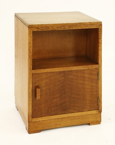 Lot 117 - An oak bedside cabinet