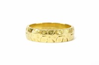 Lot 48 - A 22ct gold 'D' section wedding ring