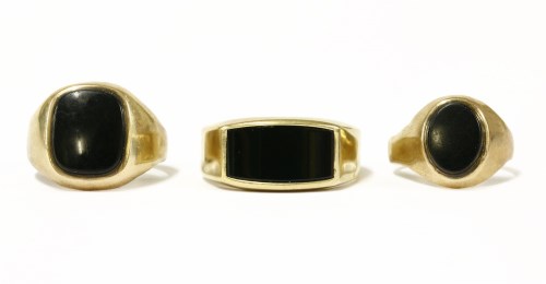 Lot 64 - Three assorted 9ct gold signet rings