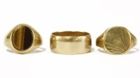 Lot 49 - A 9ct gold tiger's eye signet ring