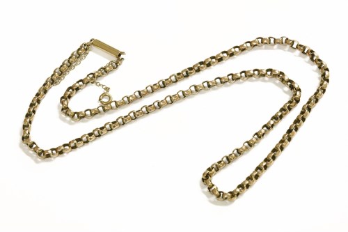 Lot 29 - A gold faceted belcher link chain