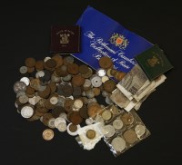 Lot 131 - A collection of coins to include commemorative crowns