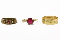 Lot 42 - A single stone synthetic ruby ring