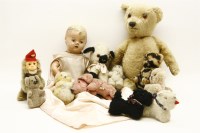 Lot 305 - A box of soft toys