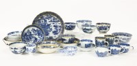 Lot 157 - A quantity of 18th century English porcelain tea bowls