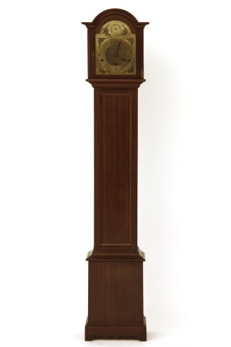 Lot 420 - An early 20th century mahogany grandmother clock