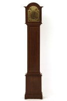Lot 420 - An early 20th century mahogany grandmother clock