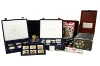 Lot 100 - An assortment of British and World coins