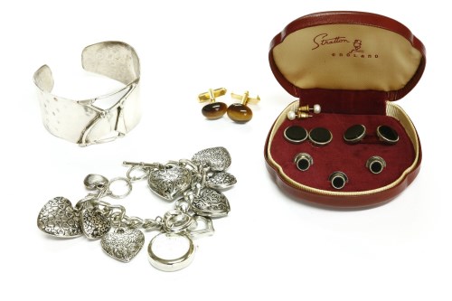 Lot 108 - A collection of costume jewellery