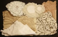 Lot 216 - A quantity of table linens and lace