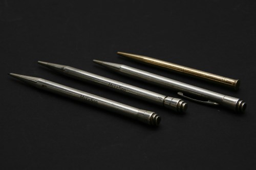 Lot 56 - A 9ct gold propelling pencil