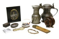 Lot 89 - A quantity of collectables