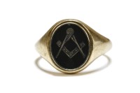Lot 35 - A gentleman's 9ct gold swivel head masonic signet ring