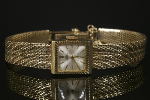 Lot 621 - A ladies' 9ct gold trident mechanical bracelet watch