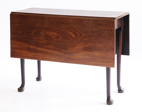 Lot 424 - A George II mahogany drop-leaf table