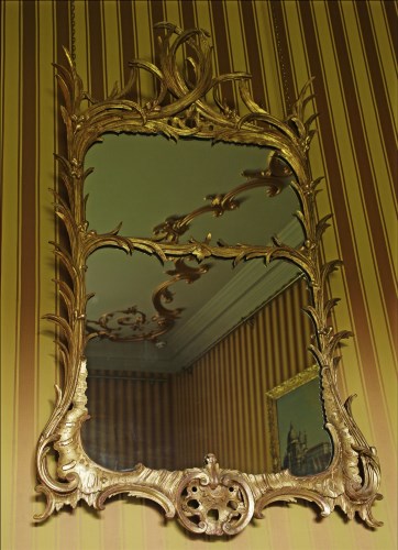 Lot 428 - A George II-style giltwood wall mirror
