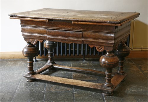 Lot 526 - A Flemish oak draw-leaf serving table